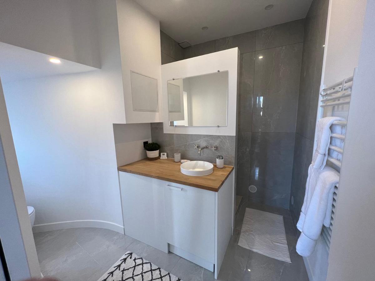 Appartement 33 M2 Comme Une Junior Suite - Vue Port Et Palais Des Festivals Cannes Bagian luar foto